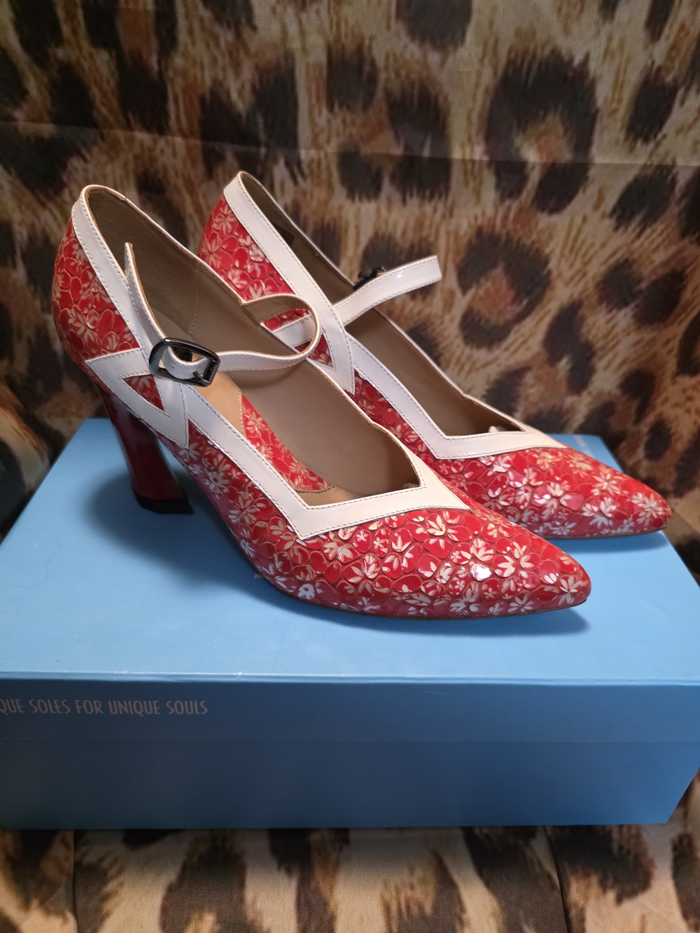 NEW John Fluevog Twist TANGO Floral Mary Jane Pumps - Size 7.5